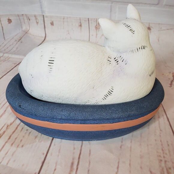 Vintage 80s Silvestri Ceramic White Cat Covered Bowl 7" Farmhouse Trinket Dish - Picture 3 of 10